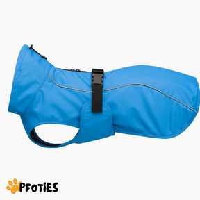 Der Pfoties® RegenHeld – wasserabweisender Hundemantel mit reflektierenden Streifen, elastischen Schlaufen und verstellbarem Kordelzug. Bietet Schutz bei Regen & Wind und sorgt für Komfort und Sicherheit auf jedem Spaziergang.